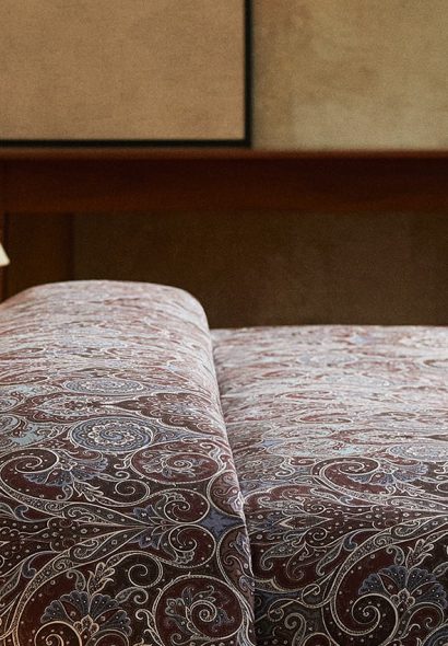 Le motif Paisley imprime son style sur tous les textiles
