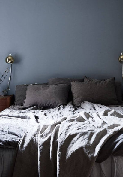 Le bleu gris sourit