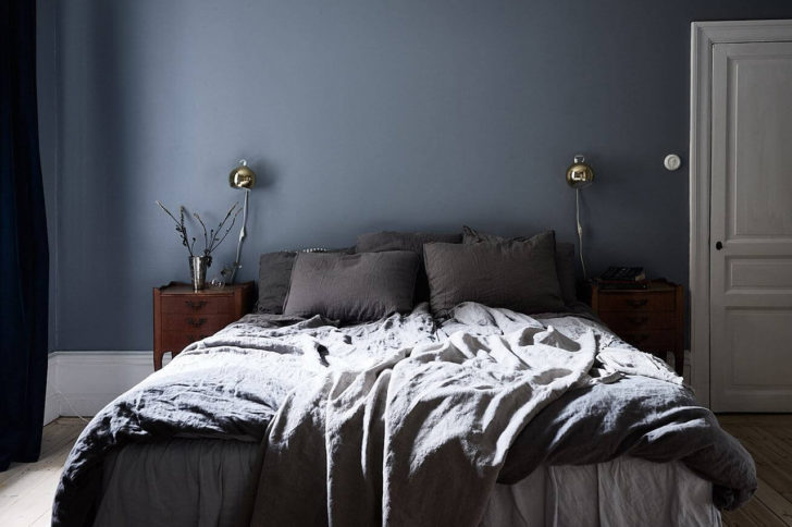 Le bleu gris sourit
